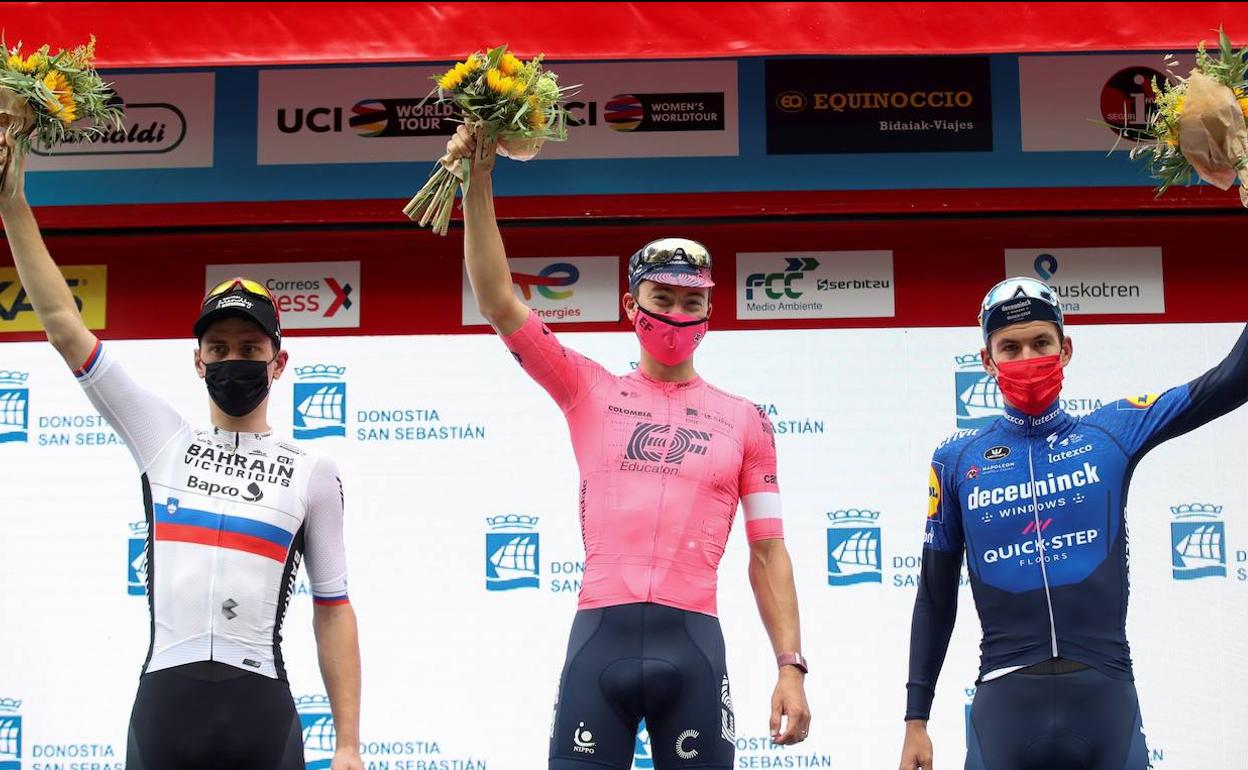 Mohoric, Powless y Honoré en el podium de la Clásica 2021.