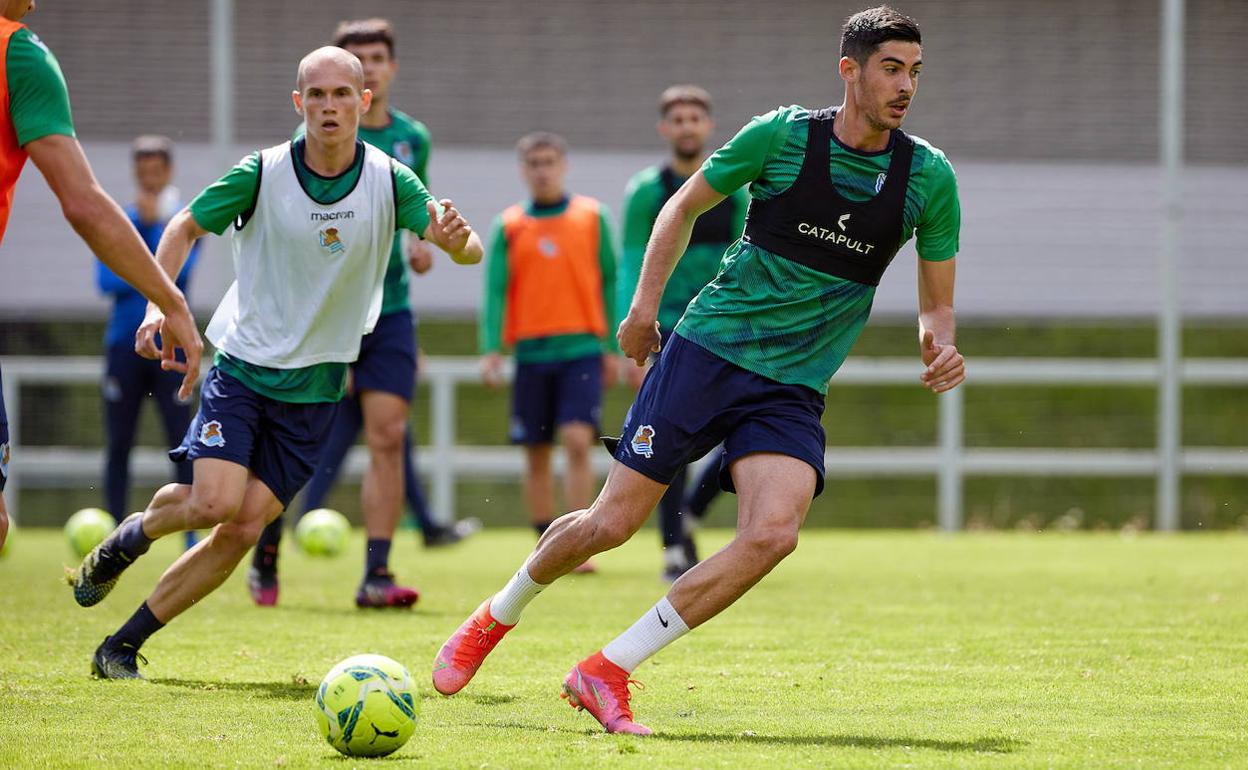 ¿Qué debe hacer la Real tras la lesión de Carlos Fernández?