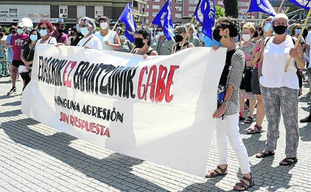 Imagen de la concentración de condena por el apuñalamiento a una joven a manos de su pareja el 18 de julio. 
