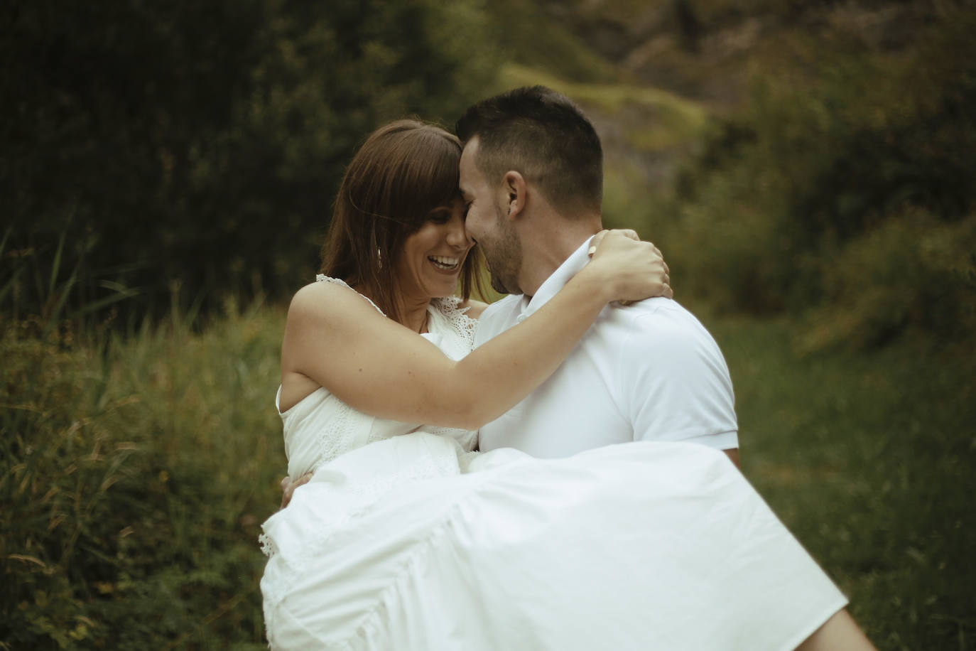 Ianire y Luis se darán el 'sí quiero' en una boda poco convencional. Antes de la esperada fecha (20 de agosto), han querido compartir su amor a través de una preboda singular cargada de amor