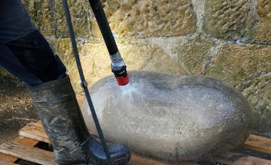 Harriaren garbiketa.