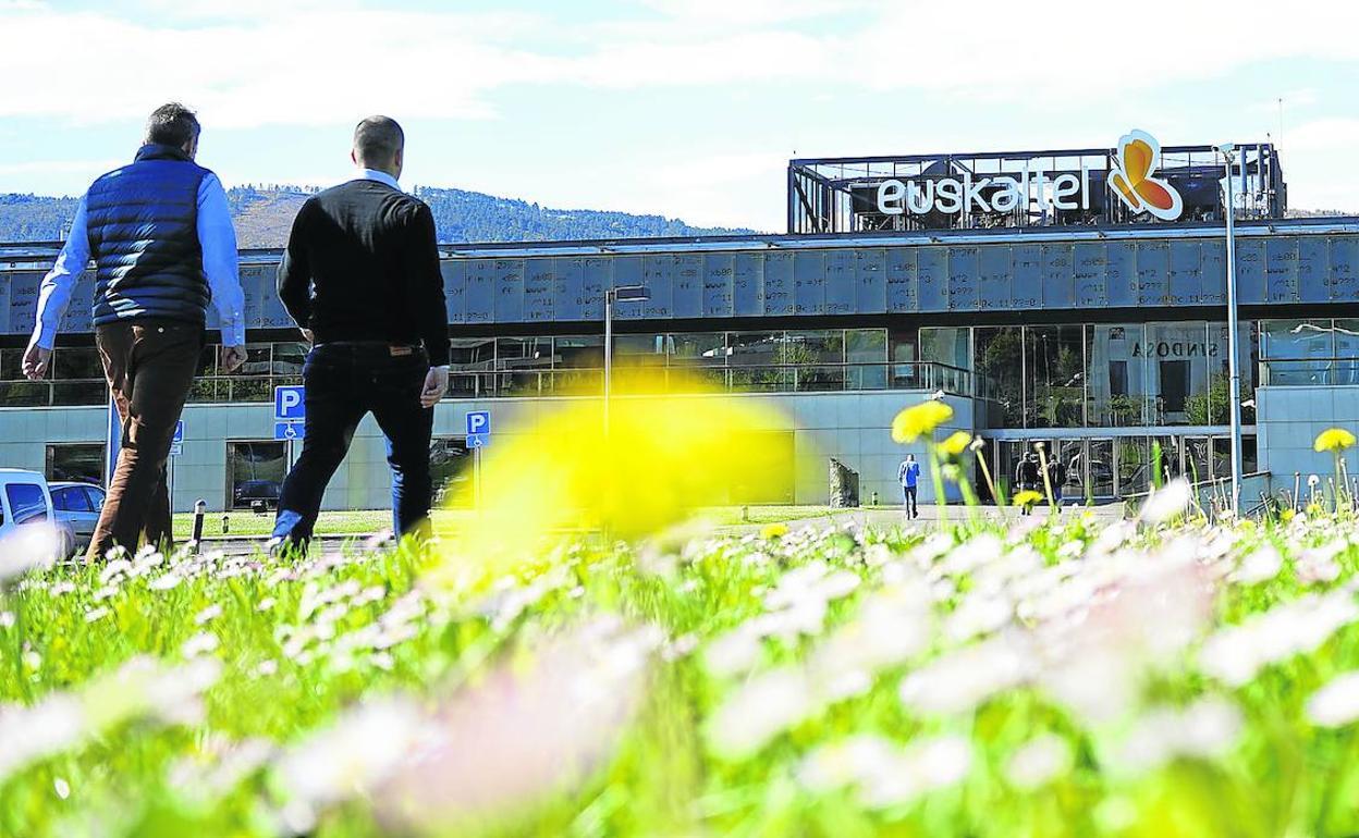 La venta de la TV de Euskaltel afecta a siete trabajadores que serán subrogados con mejoras