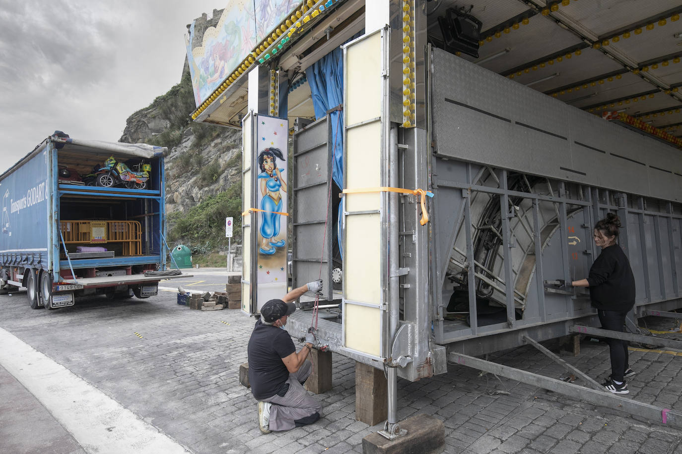 Era la primera vez que se instalaba el ferial del Paseo Nuevo sin el contexto de la celebración de la Semana Grande, lo que en un primer momento provocó dudas sobre cuál sería la respuesta del público. Ahora, una vez despedidas las atracciones el balance tanto de los feriantes como de Donostia Festak no puede ser más satisfactorio. Se han superado las expectativas en cuanto a afluencia de personas y se ha constatado un elevado respeto por el cumplimiento de las normas sanitarias impuestas por la pandemia del Covid.