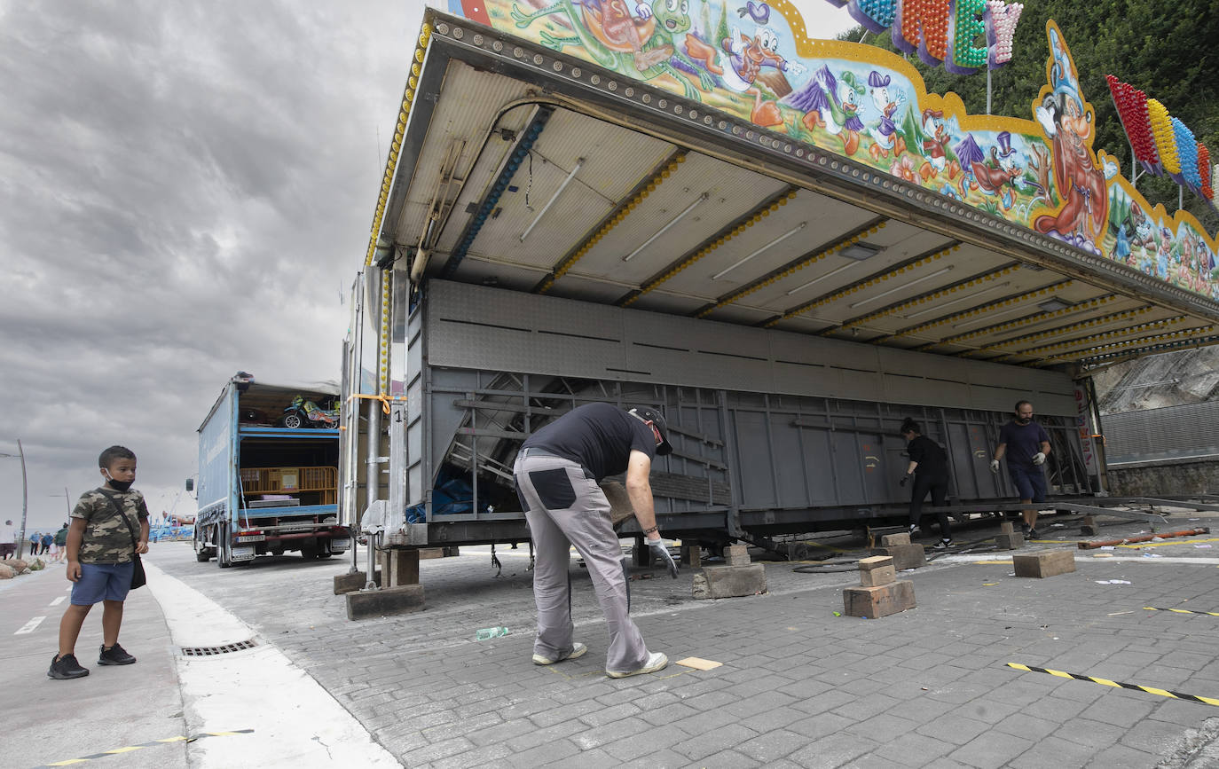 Era la primera vez que se instalaba el ferial del Paseo Nuevo sin el contexto de la celebración de la Semana Grande, lo que en un primer momento provocó dudas sobre cuál sería la respuesta del público. Ahora, una vez despedidas las atracciones el balance tanto de los feriantes como de Donostia Festak no puede ser más satisfactorio. Se han superado las expectativas en cuanto a afluencia de personas y se ha constatado un elevado respeto por el cumplimiento de las normas sanitarias impuestas por la pandemia del Covid.