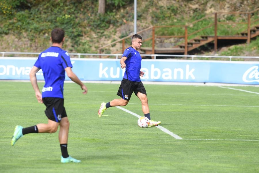 Fotos: Isak vuelve a entrenar en Zubieta