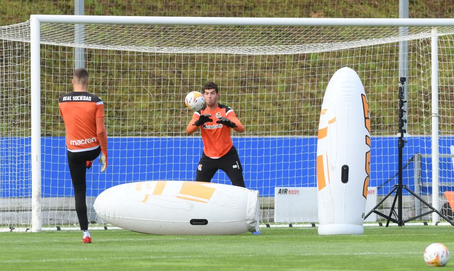 Fotos: Isak vuelve a entrenar en Zubieta
