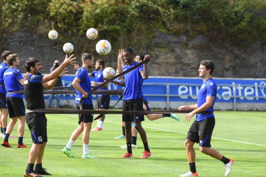 Fotos: Isak vuelve a entrenar en Zubieta