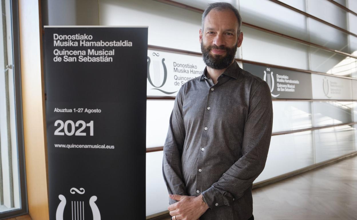 «Para mí hacer música es una oportunidad de conectar lo inconexo», declara el director. 