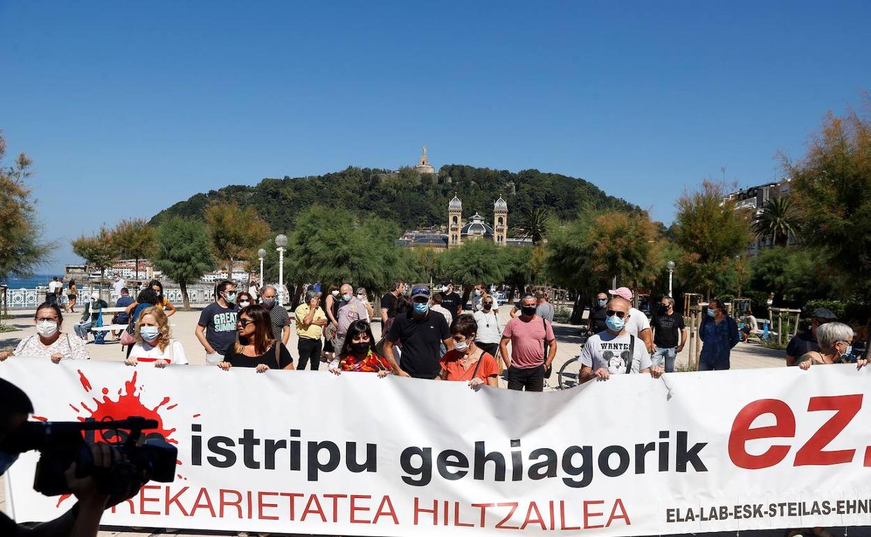 La concentración de los sindicatos en San Sebastián.
