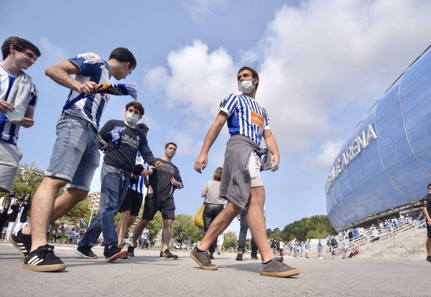 Fotos: La Real Sociedad se reencuentra con la afición en las gradas