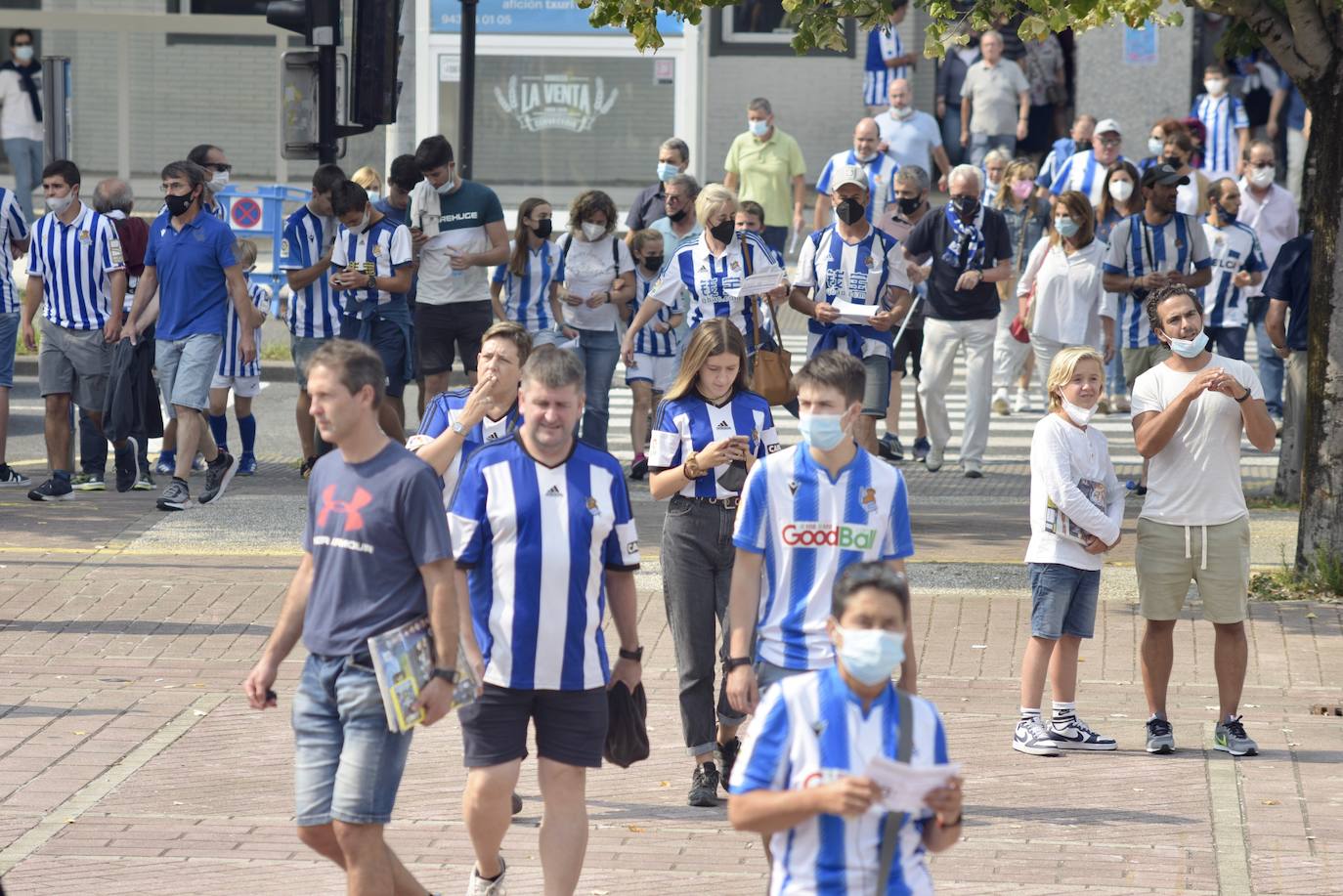 Fotos: La Real Sociedad se reencuentra con la afición en las gradas