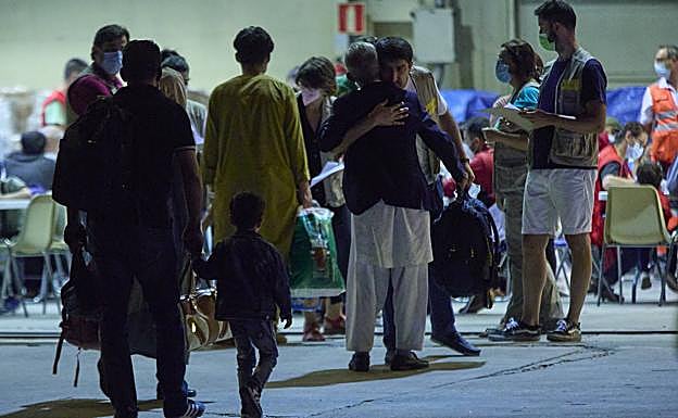 Llegada de los afganos a Torrejón.