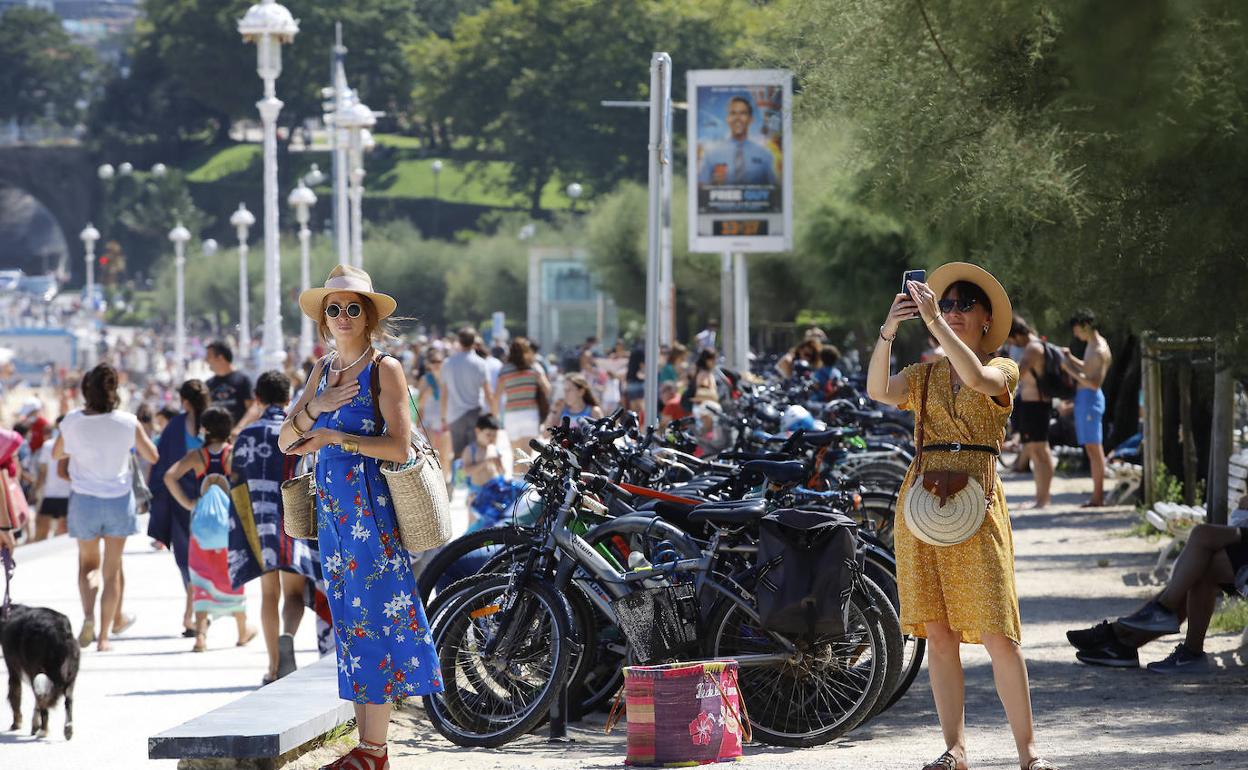 Coronavirus: La ola se estabiliza a la baja en Euskadi con 505 positivos y menos ingresos en UCI