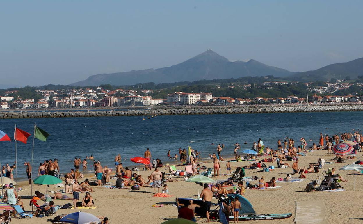 Imagen de archivo de la playa de Hondarribia.