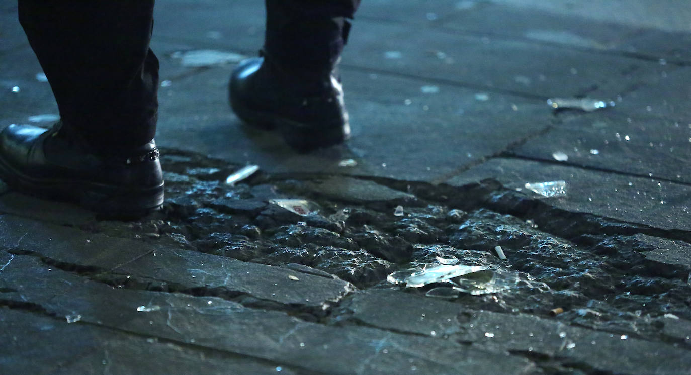 La capital guipuzcoana ha vivido otro sábado de altercados y violencia callejera que ha finalizado con una quincena de jóvenes detenidos