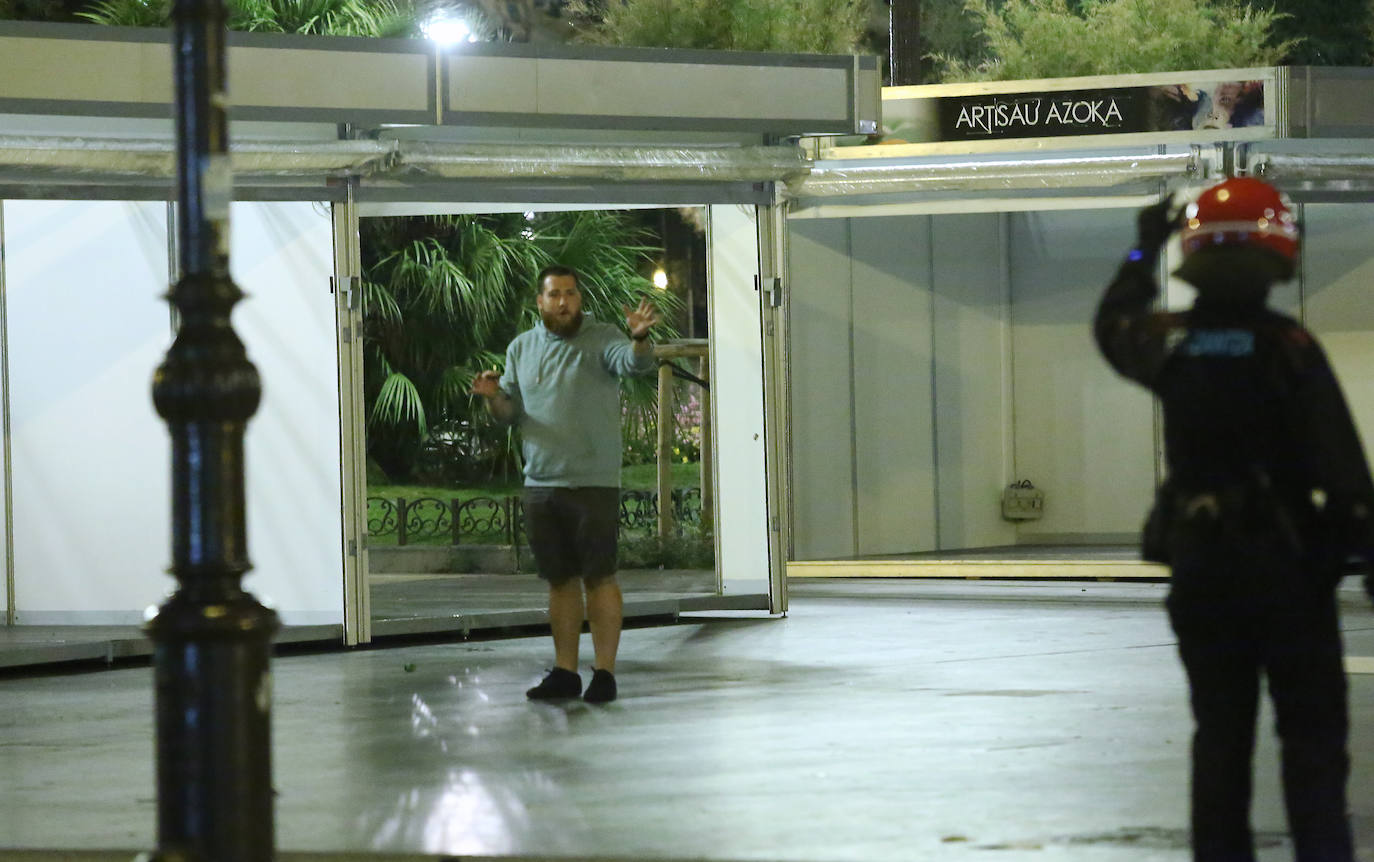 La capital guipuzcoana ha vivido otro sábado de altercados y violencia callejera que ha finalizado con una quincena de jóvenes detenidos