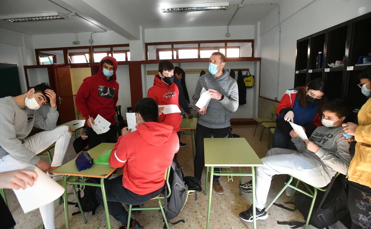 Alumnos de Secundaria durante el transcurso de una clase el curso pasado.