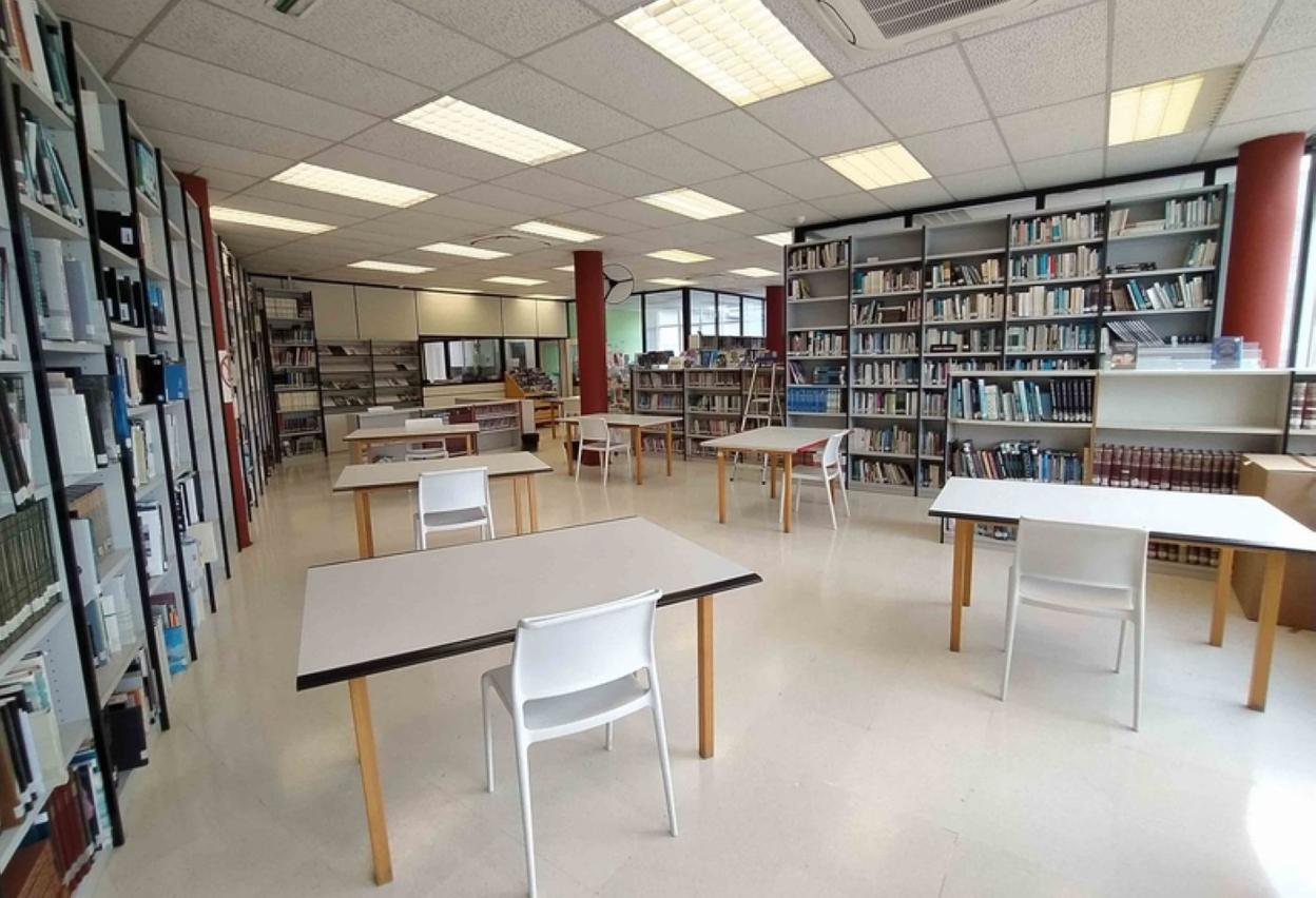 Imagen de la Biblioteca Municipal, que hoy y mañana cierra.