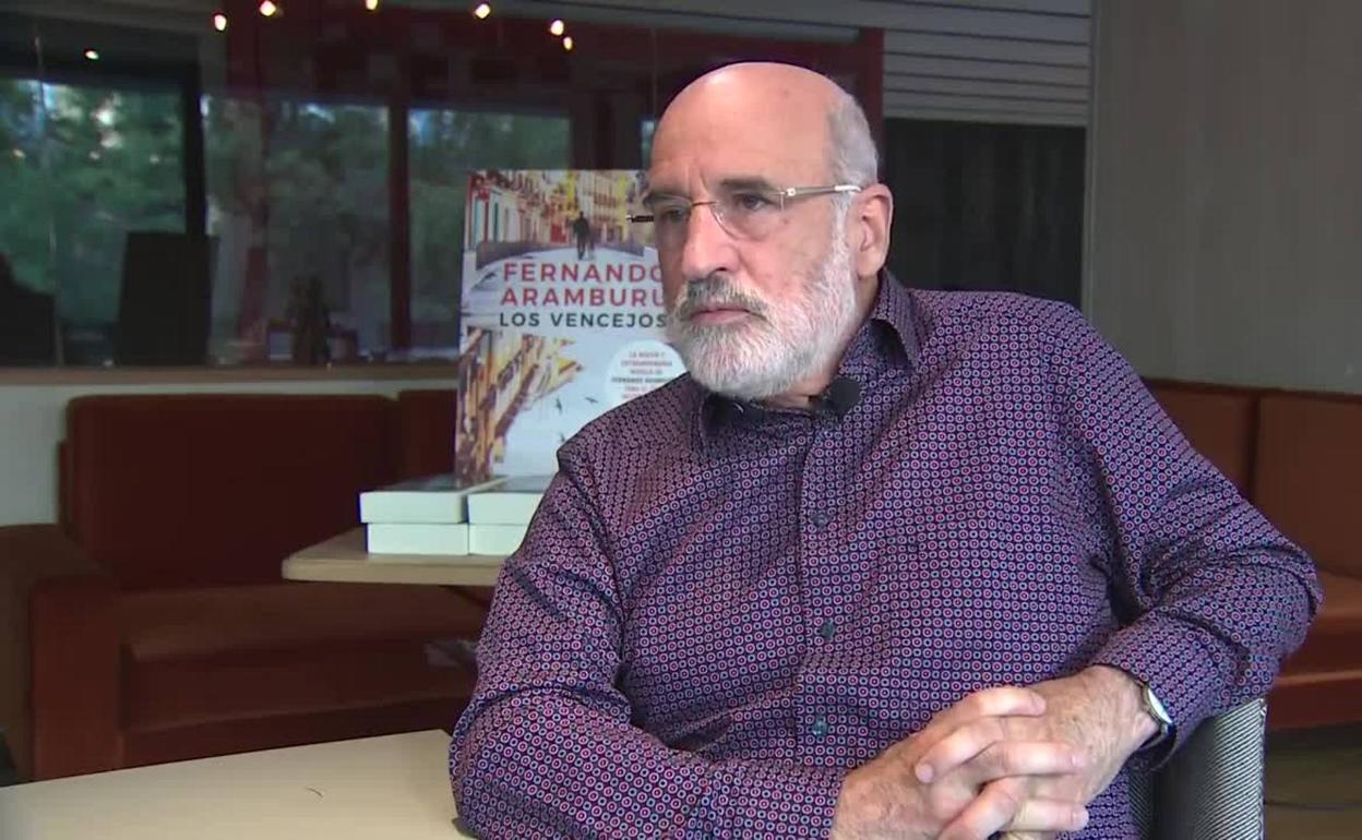 Fernando Aramburu: «Siento al lector exigiéndome máxima dedicación y esfuerzo»