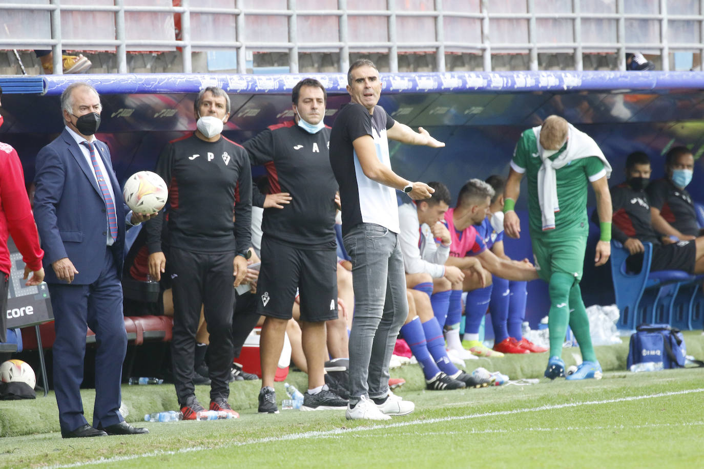 Garitano, en la banda de Ipurua.