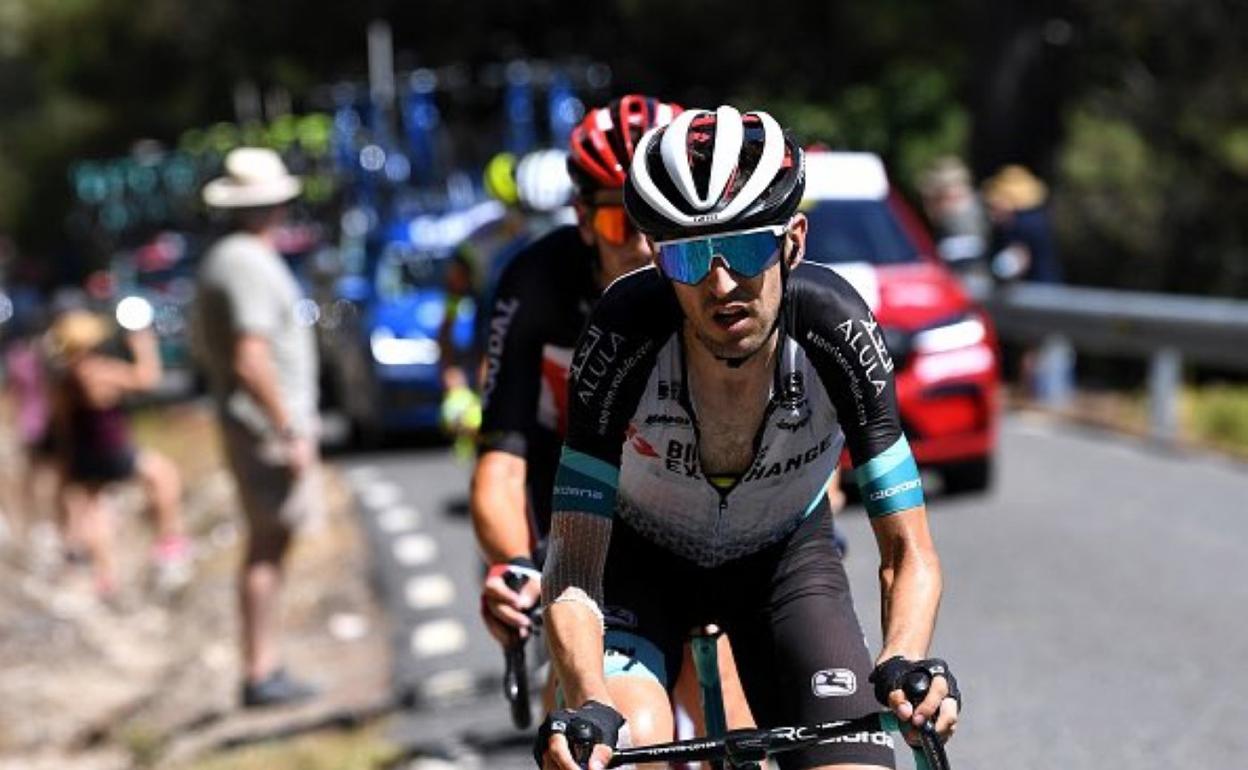 Mikel Nieve es el mejor vasco en la general de la Vuelta, en el puesto 24. 