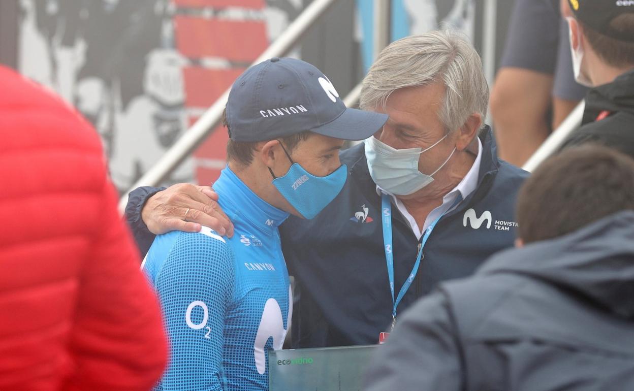 López, felicitado por Unzue en el Gamoniteiru. 