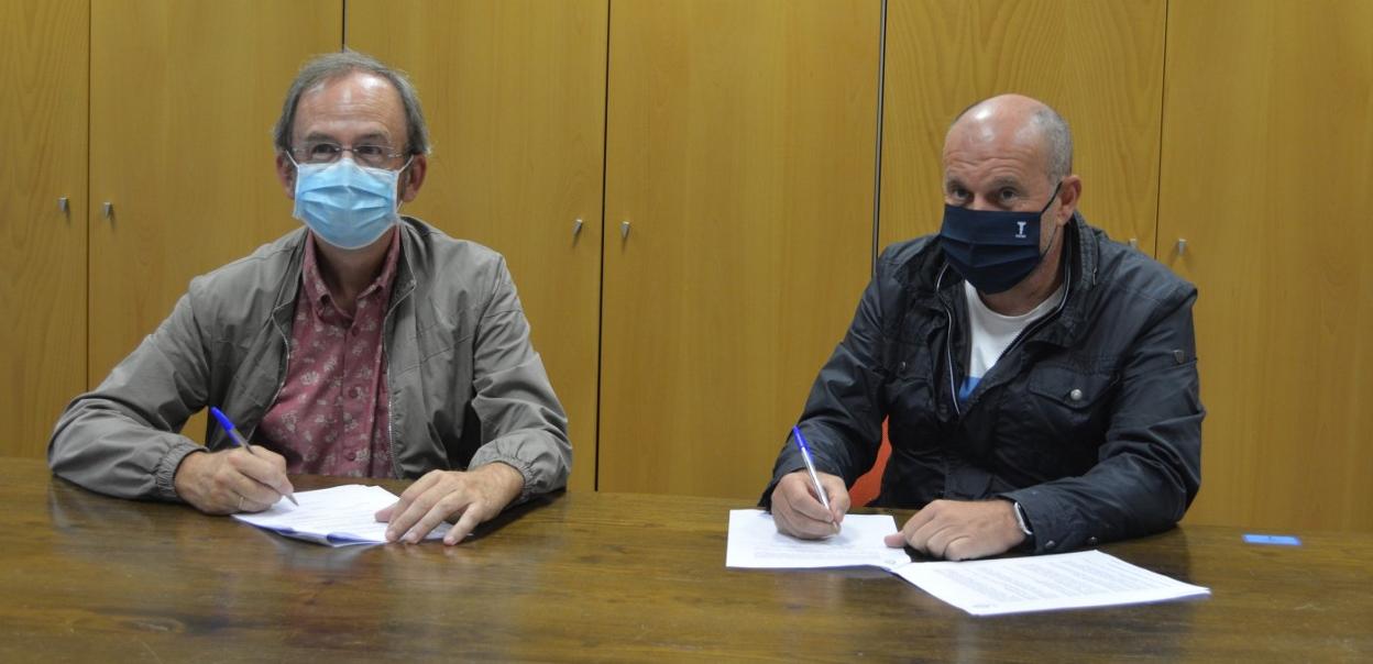 Kike Amonarriz, Galtzaundiko lehendakaria, eta Xabier Balerdi, euskara zinegotzia. 