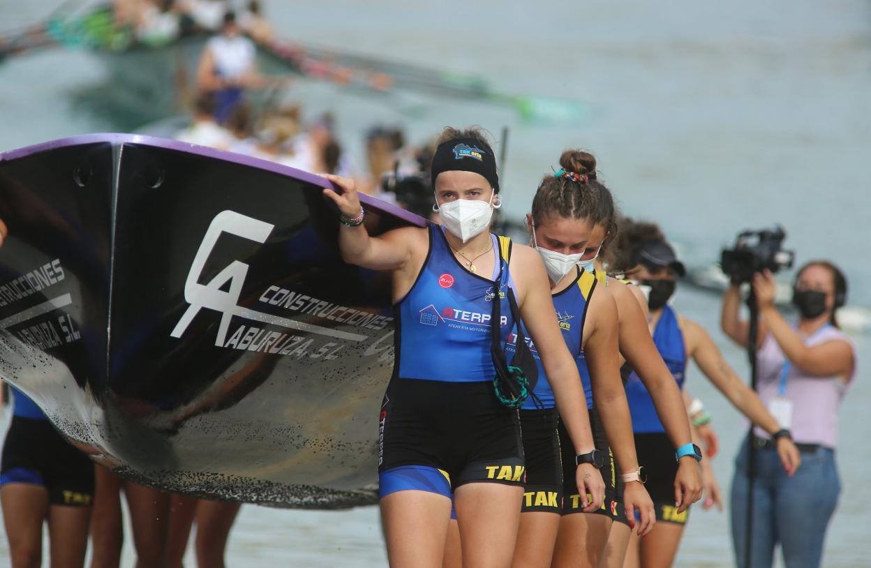 Este domingo las chicas del Tak intentarán ganar su tanda y competir a tope para llegar en plena forma al playoff de ascenso. 