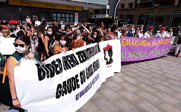 Concentración en apoyo a Jaizkibel en Marxtoak 8 plaza.