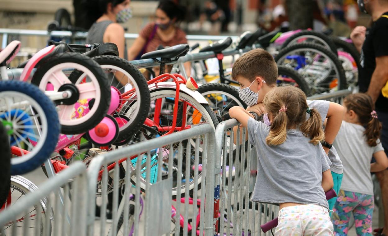 caligrafía Felicidades Extinto Mercado anual de bicicletas de segunda mano, el viernes 17 en la Alameda |  El Diario Vasco