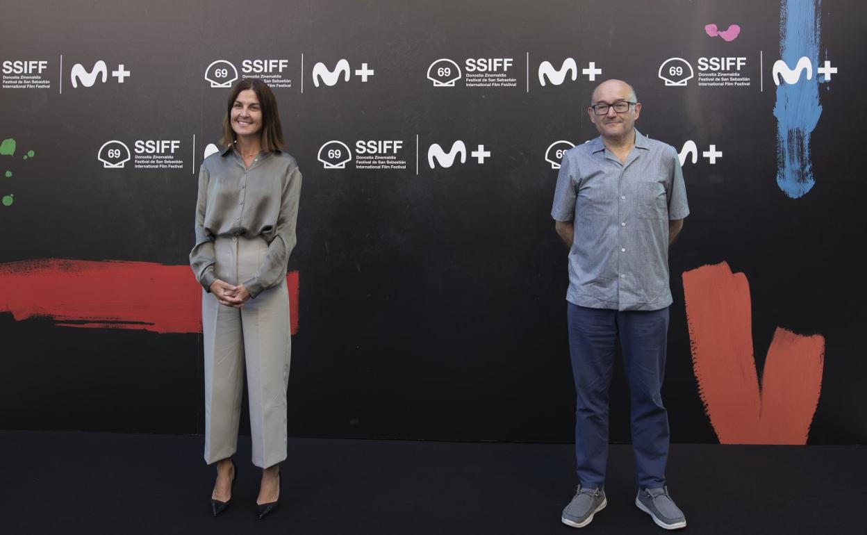 Cristina Burzak, de Movistar +, y José Luis Rebordinos. 