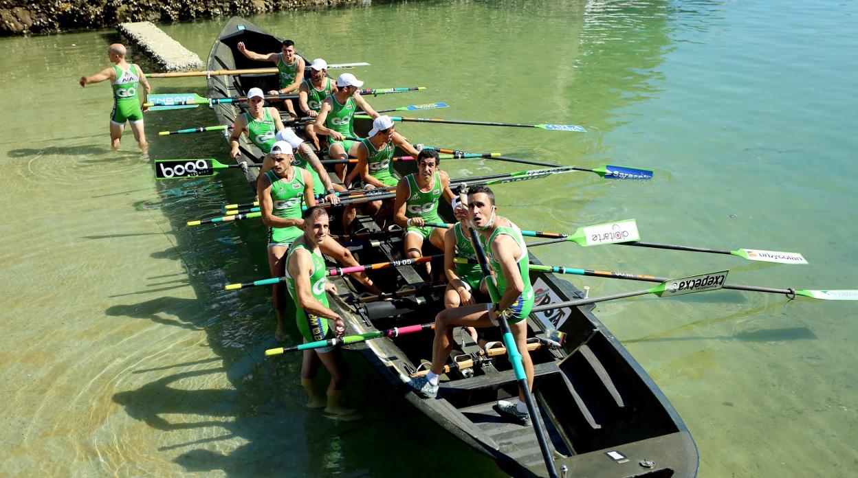 La Ama Guadalupekoa tras la primera jornada del pasado domingo. Los remeros esperan repetir el mismo puesto en el día de hoy. 