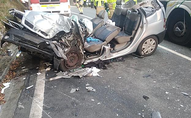el conductor del vehículo ha tenido que ser trasladado al Hospital Donostia. 