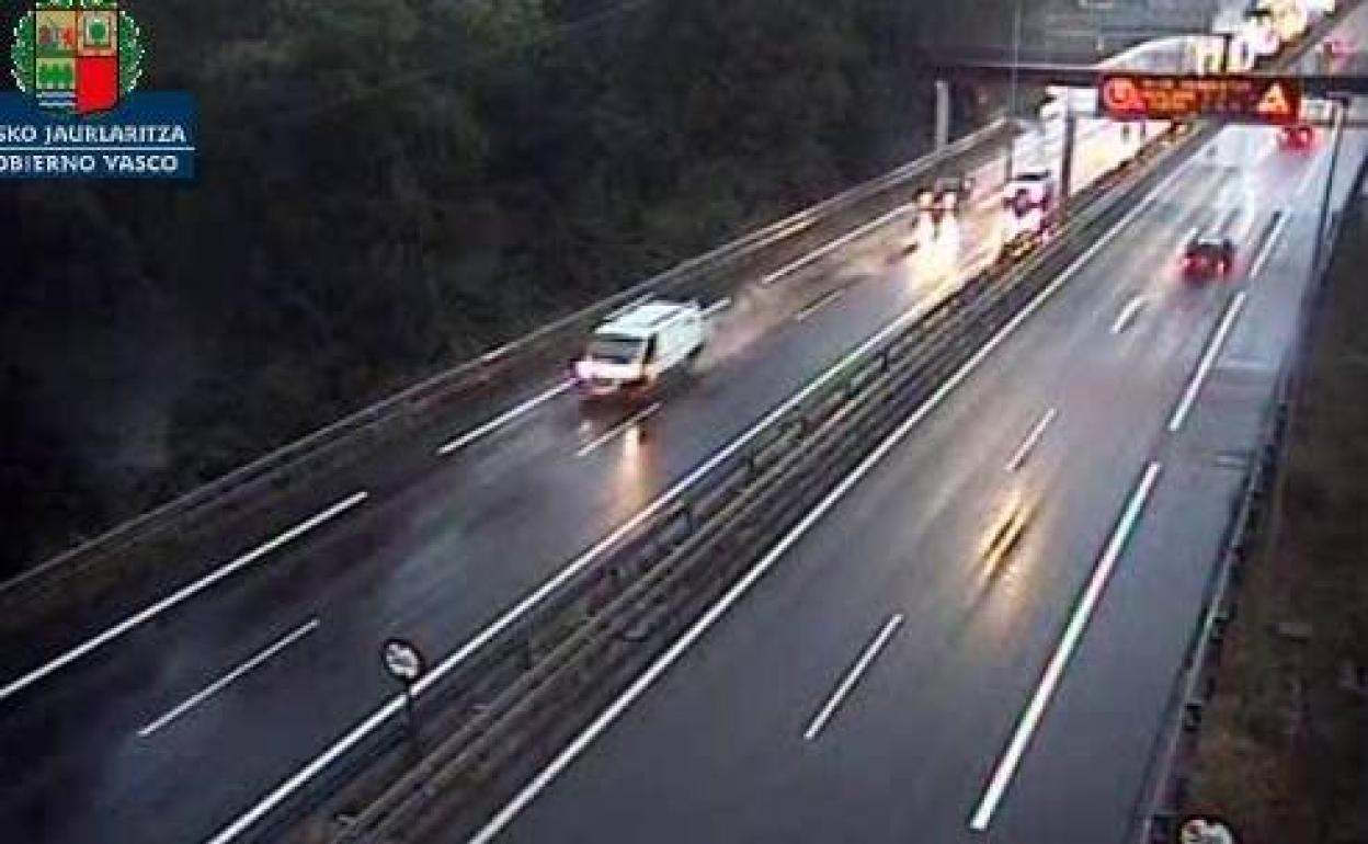 Tráfico en Gipuzkoa | Accidente entre cuatro vehículos en la N-I en Irura