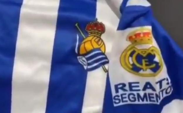 Pide una camiseta de la Real por internet y no recibe lo que esperaba