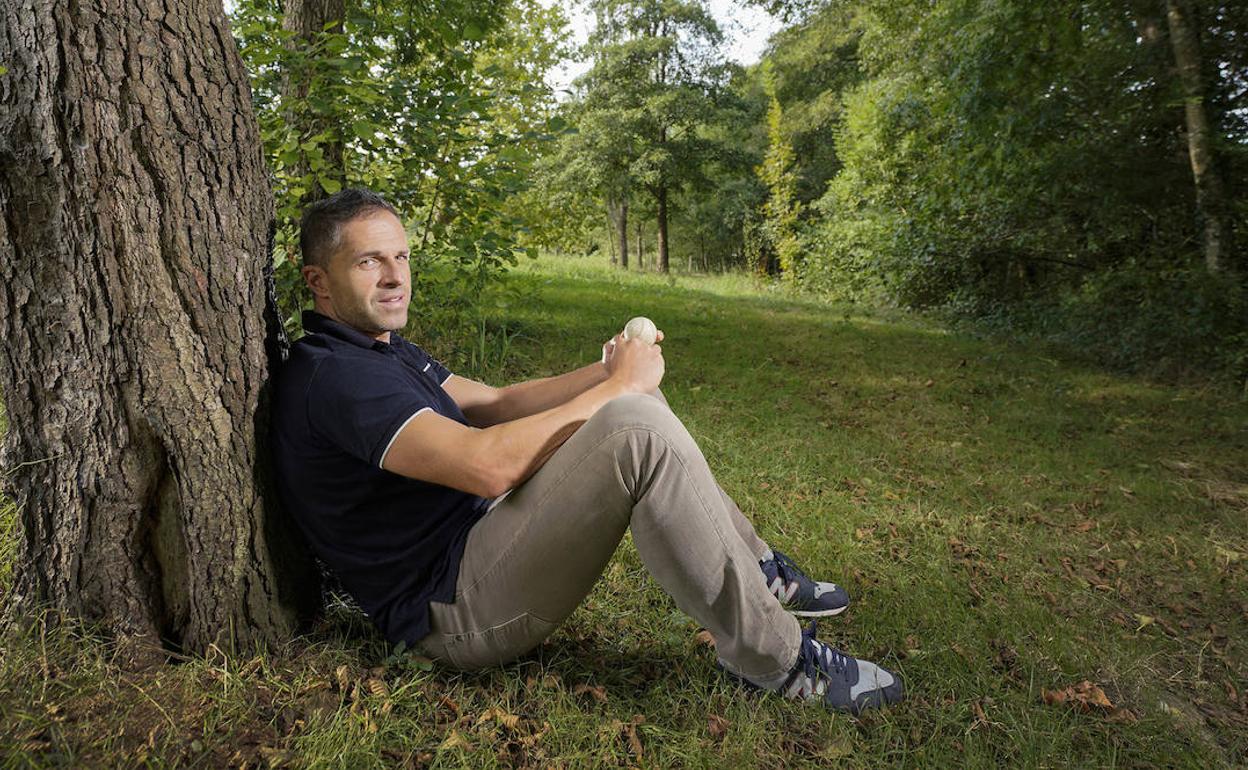 Aimar Olaizola en Hondarribia, donde reside. 