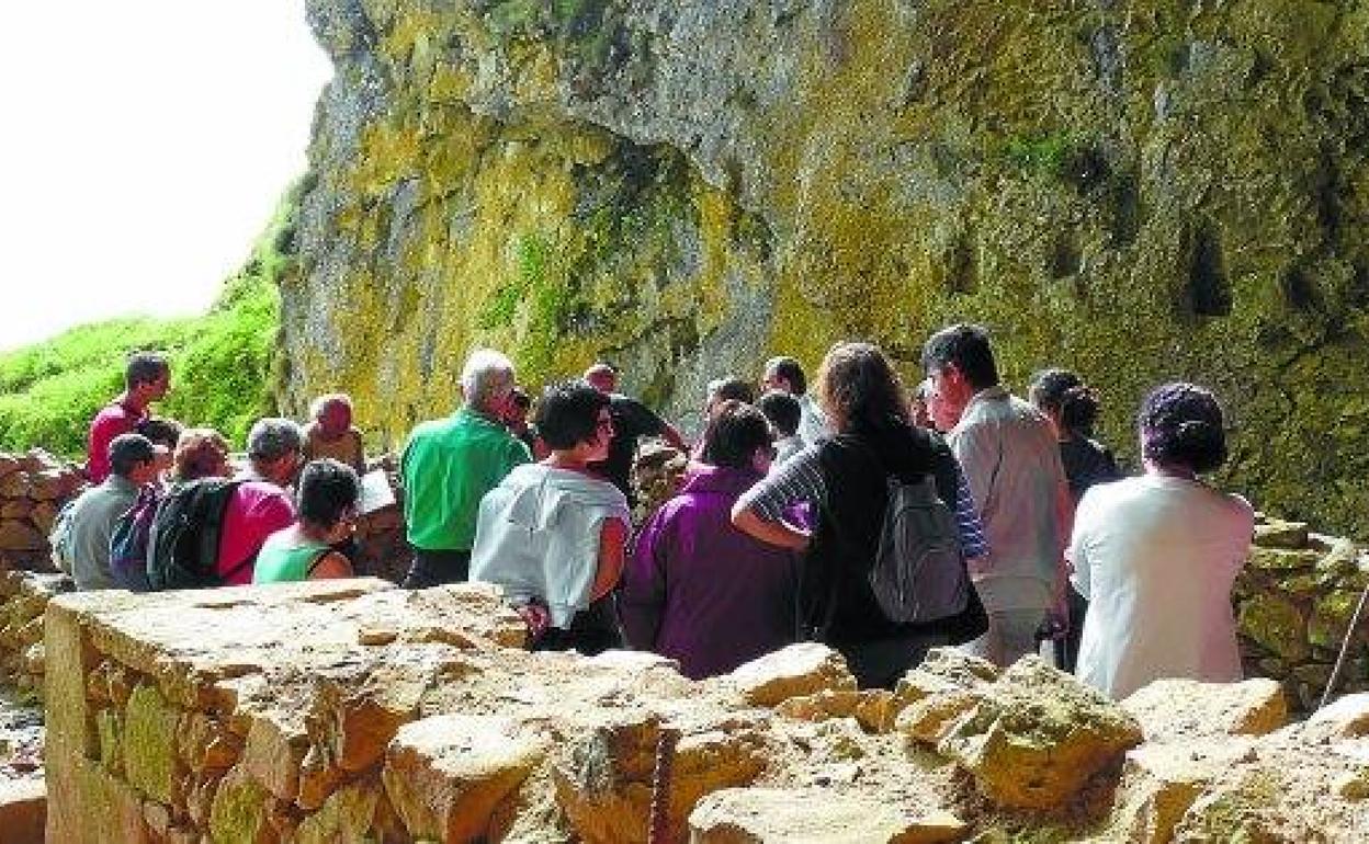 Leizarrateko igarobidearen sekretuak ezagutzeko txango gidatua