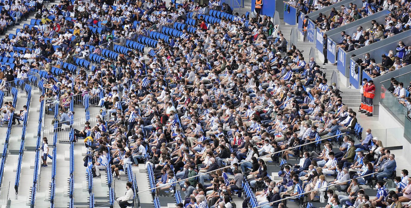 Fotos: Las aficionados de la Real vuelven ocupar sus asientos
