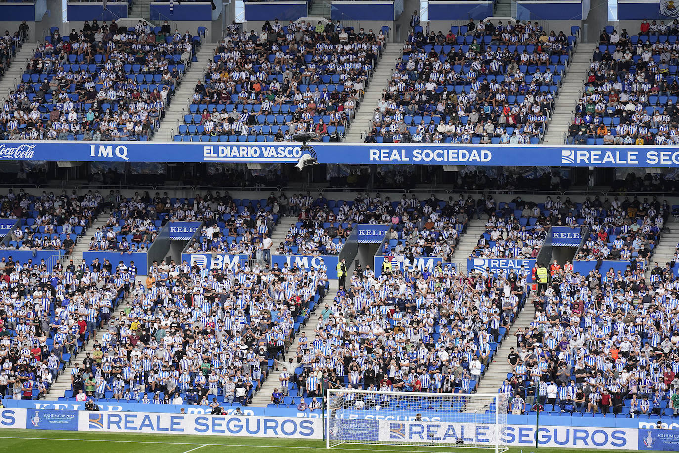 Fotos: Las aficionados de la Real vuelven ocupar sus asientos