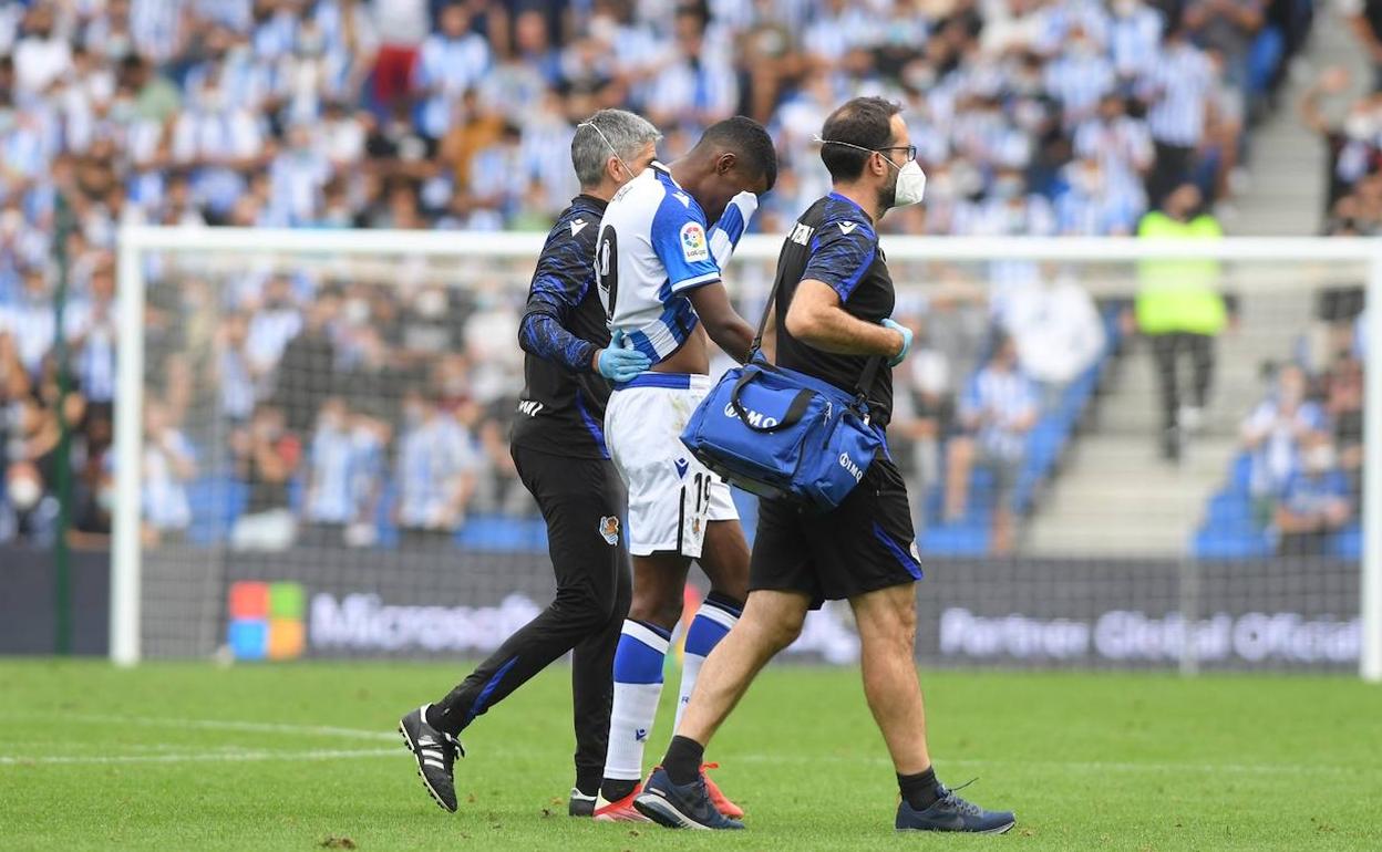 Real Sociedad-Sevilla: Alexander Isak abandona el terreno de juego antes del descanso