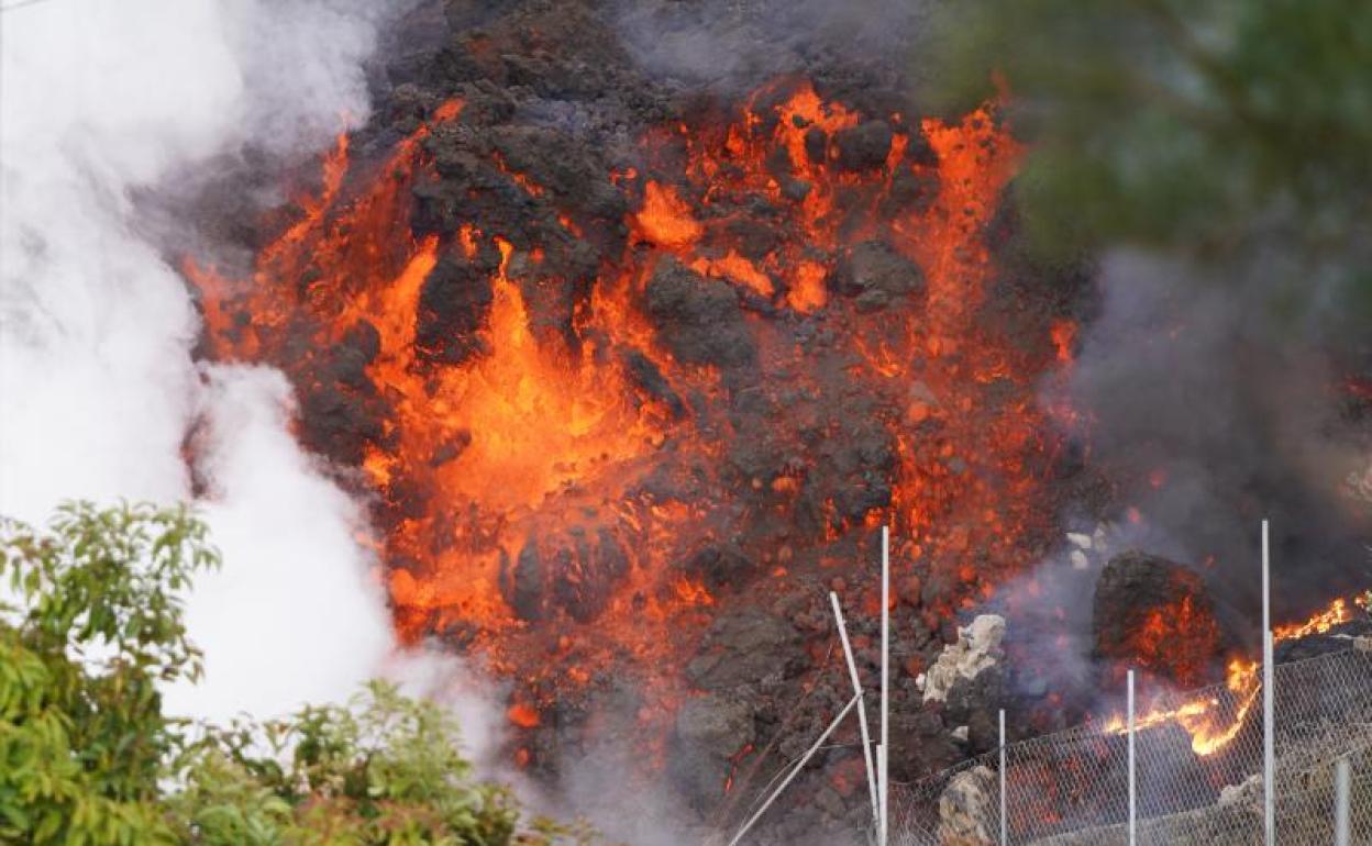 El volcán de La Palma continúa en erupción con hasta nueve bocas expulsando lava. 