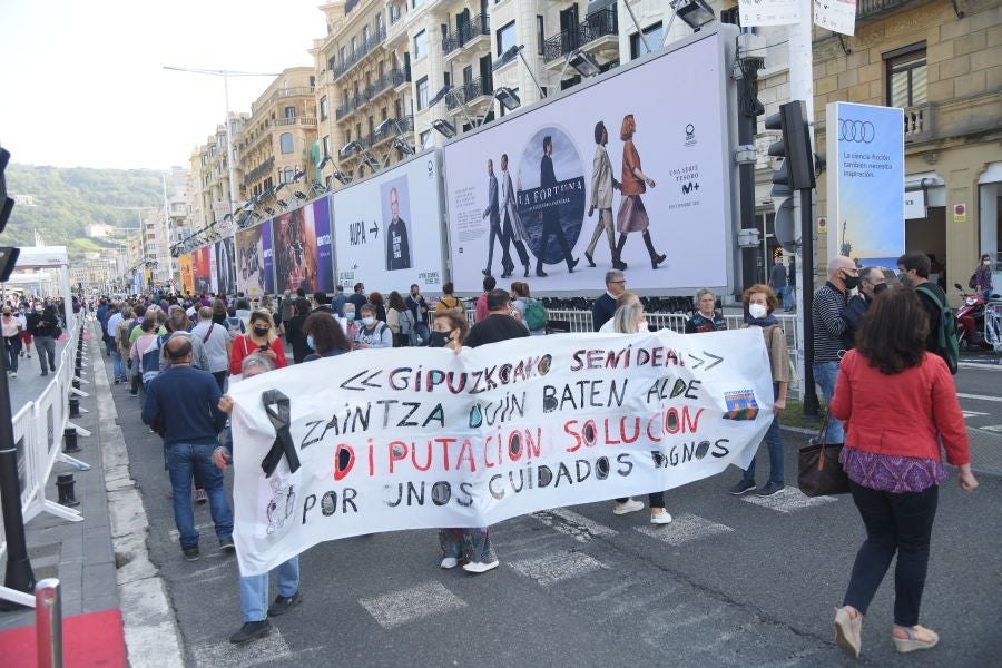 Fotos: Protesta de las trabajadoras de las residencias de Gipuzkoa