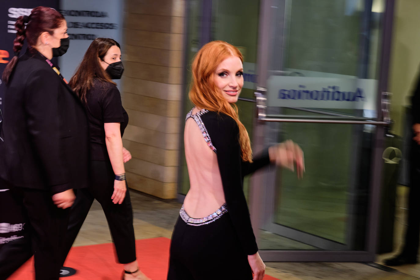 El equipo de 'The Eyes of Tamy Faye' presenta este viernes (16.00 horas) su película a concurso en la Sección Oficial del Zinemaldia. La actriz americana Jessica Chastain ha sido unas de las grandes atracciones del photocall que ha tenido lugar en la terraza del Kursaal.