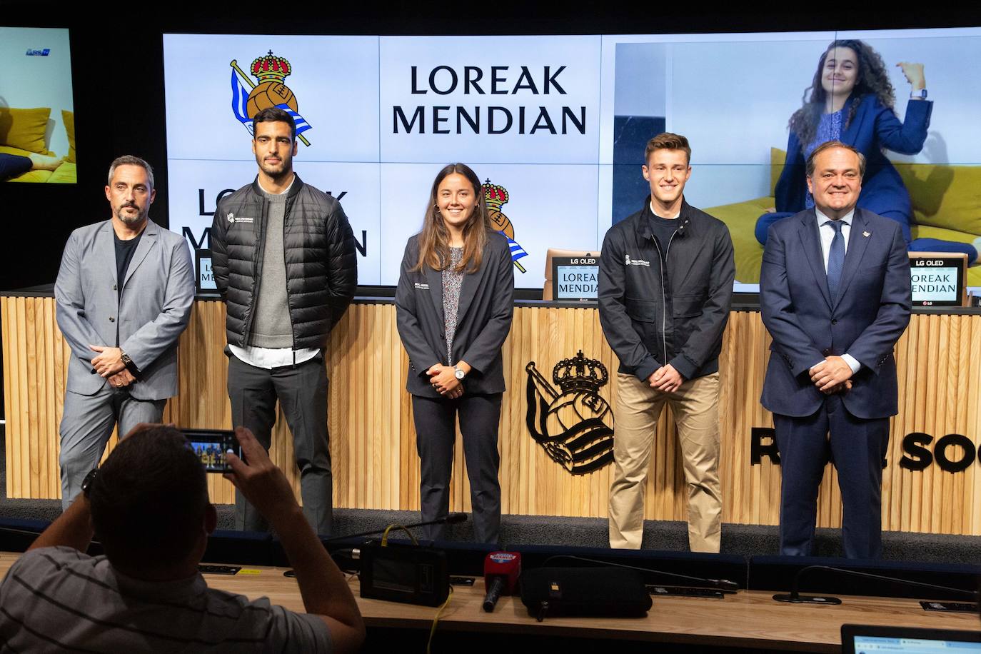 Fotos: Loreak Mendian y la Real Sociedad, juntos hasta 2023