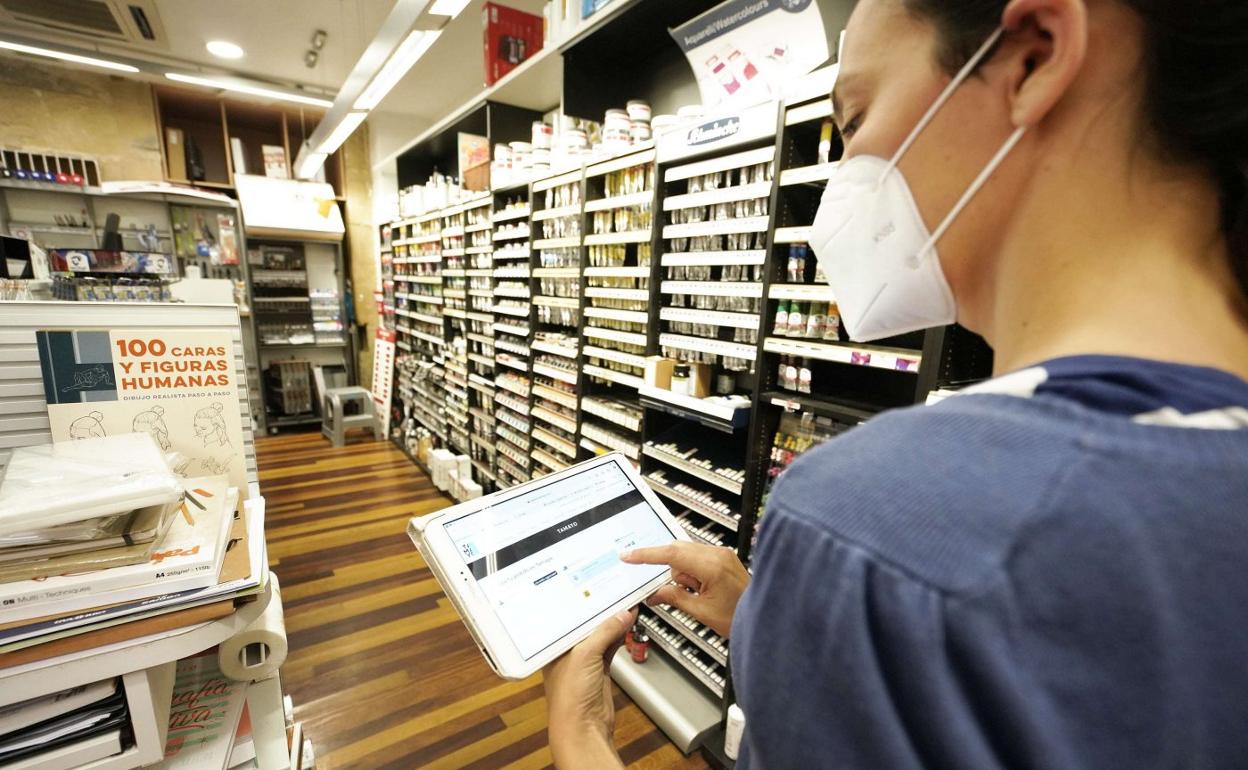 Los comercios donostiarras apuestan por nuevas fórmulas de llegar a los clientes a través de las nuevas tecnologías. 