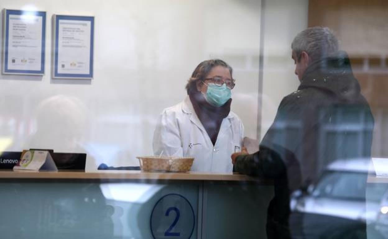 Covid Euskadi: Las tres vías para pedir una cita presencial con el médico