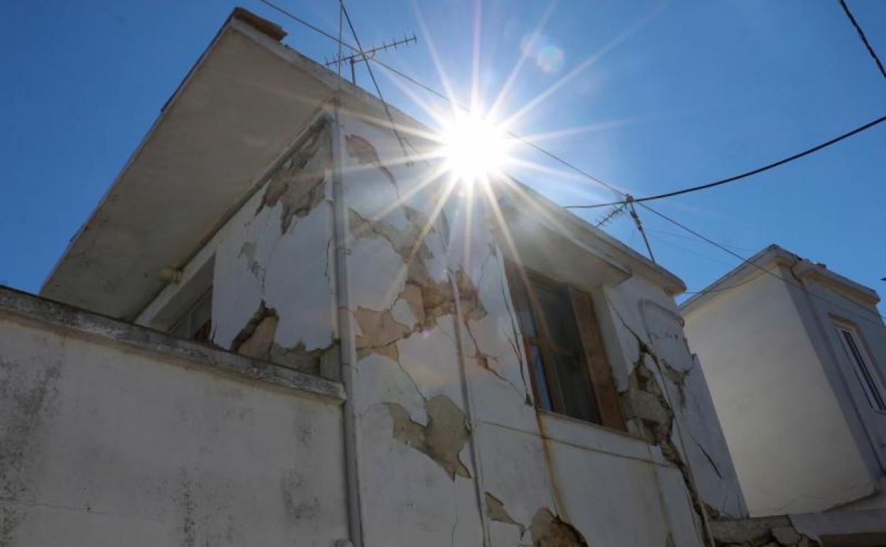 Una casa con graves desperfectos en Archontiko, al este de Creta.