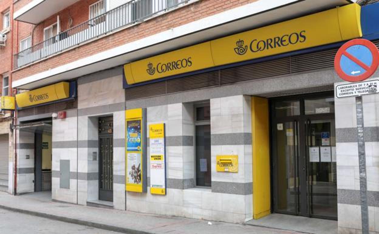 Condenado el exdirector de la oficina de Correos de Bergara por estafar a clientes