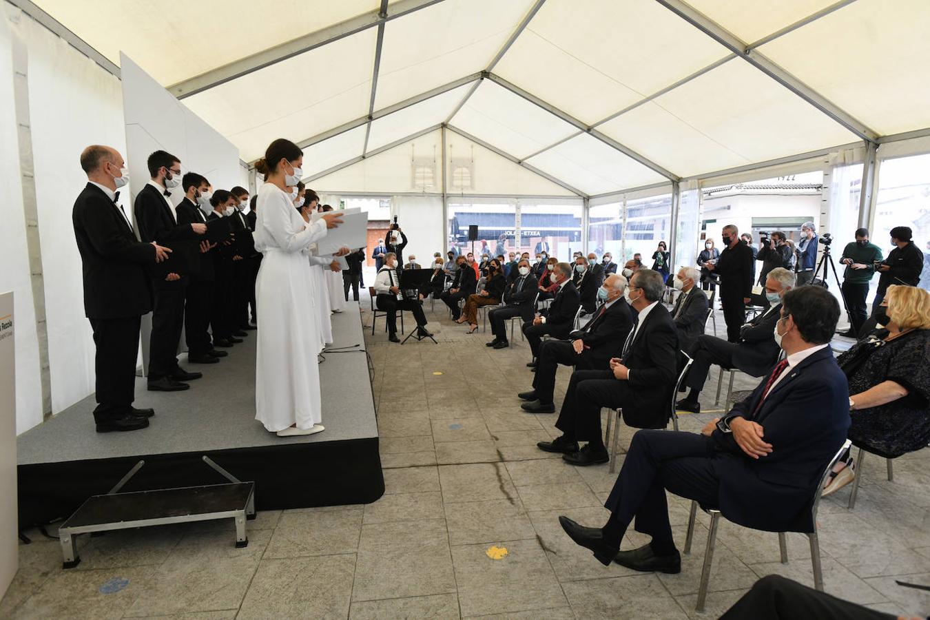 Fotos: El Lehendakari reconoce el «compromiso, vocación profesional y cultural» del Museo de Cementos Rezola