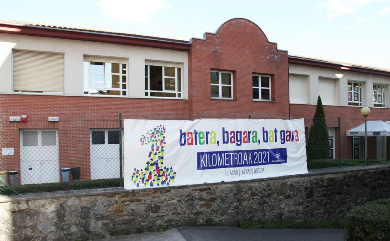 Aurtengo Kilometroaken leloa Villa Eugenian jarrita 'Batera, bagara, bat gara'. 